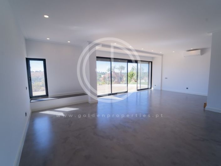 Image No.12-5 Bed House for sale