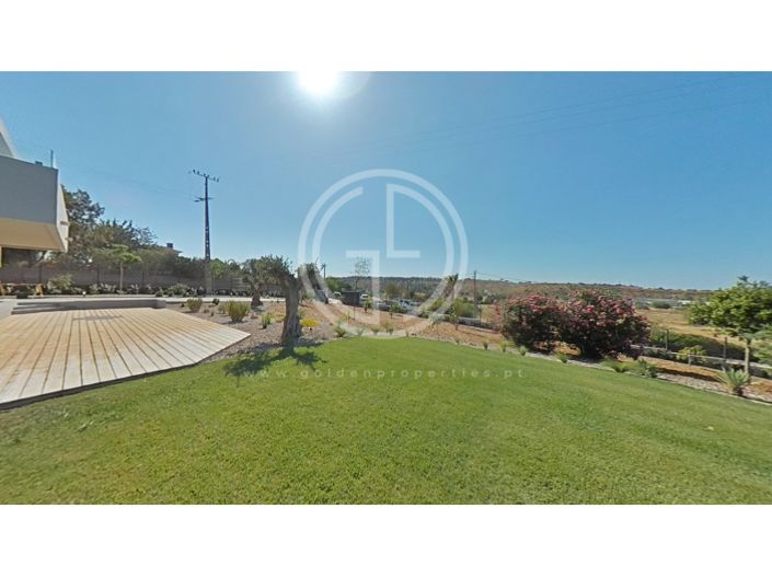 Image No.121-5 Bed House for sale