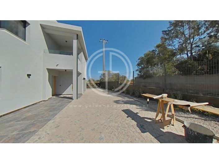 Image No.122-5 Bed House for sale