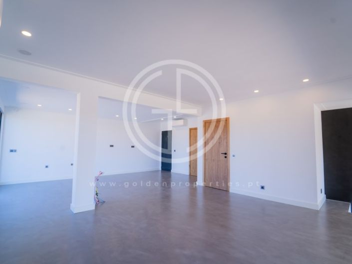 Image No.15-5 Bed House for sale