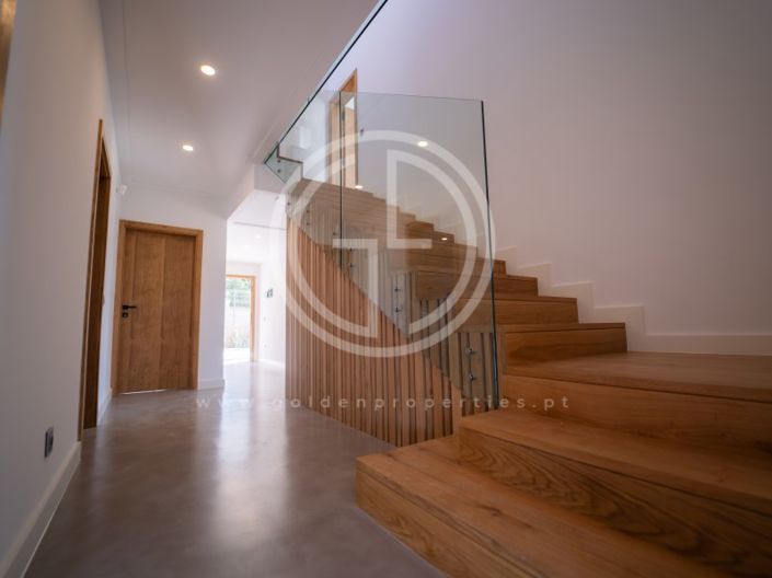 Image No.16-5 Bed House for sale