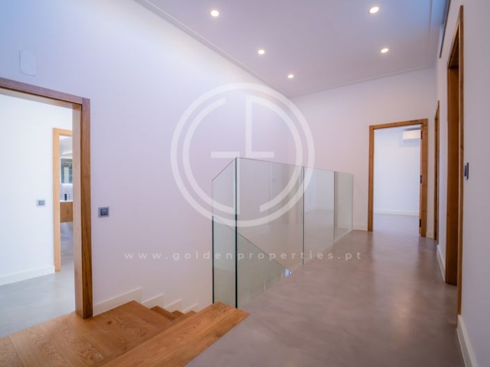 Image No.19-5 Bed House for sale