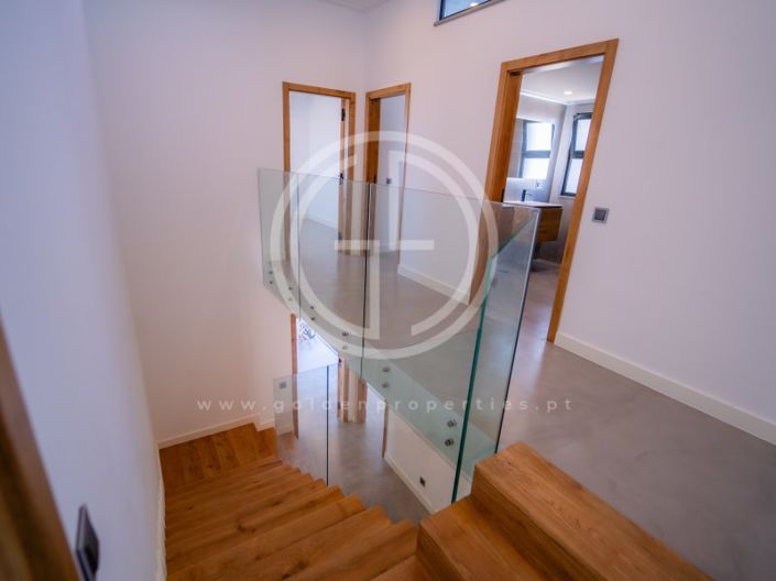 Image No.20-5 Bed House for sale