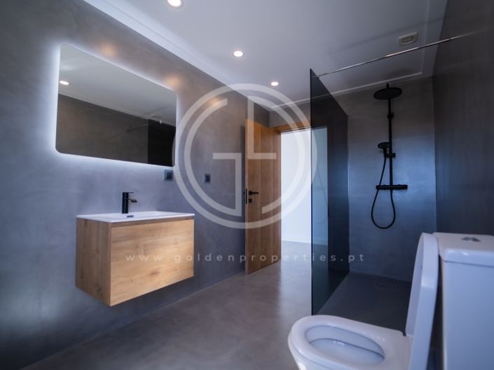 Image No.21-5 Bed House for sale