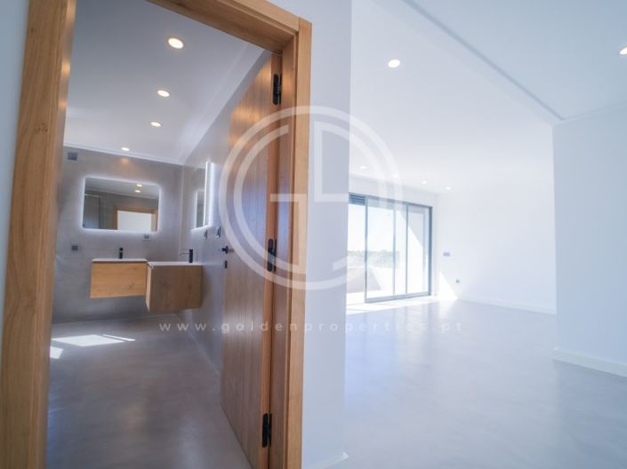 Image No.24-5 Bed House for sale