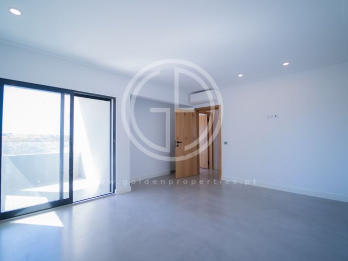 Image No.27-5 Bed House for sale