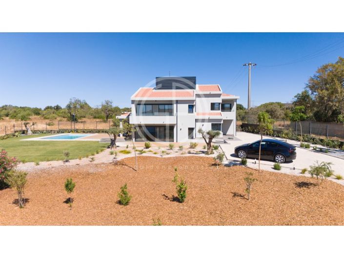 Image No.3-5 Bed House for sale