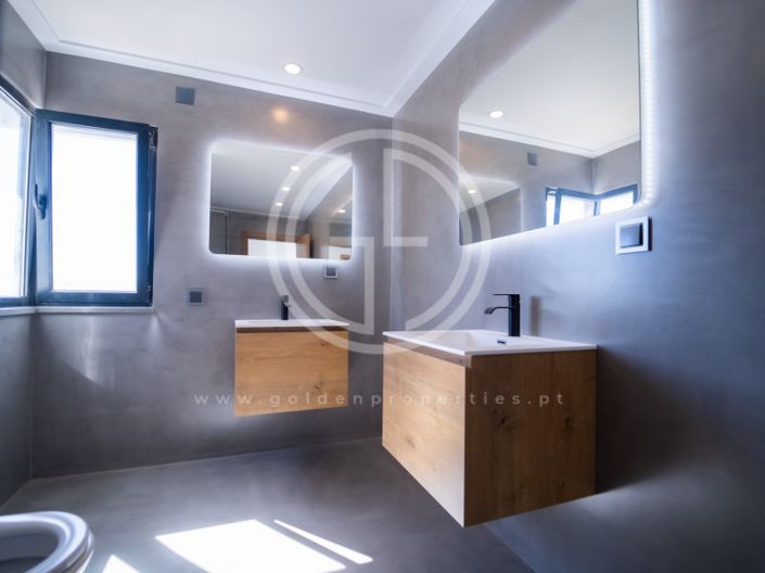 Image No.32-5 Bed House for sale