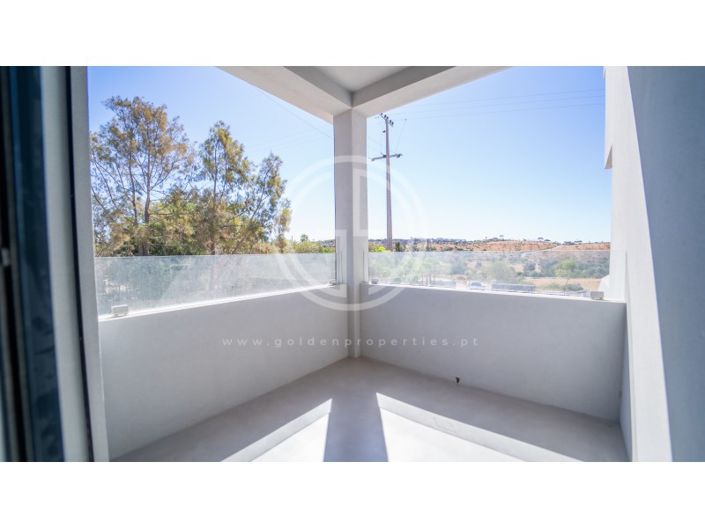 Image No.33-5 Bed House for sale