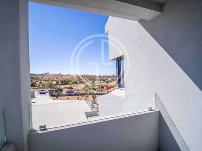 Image No.34-5 Bed House for sale