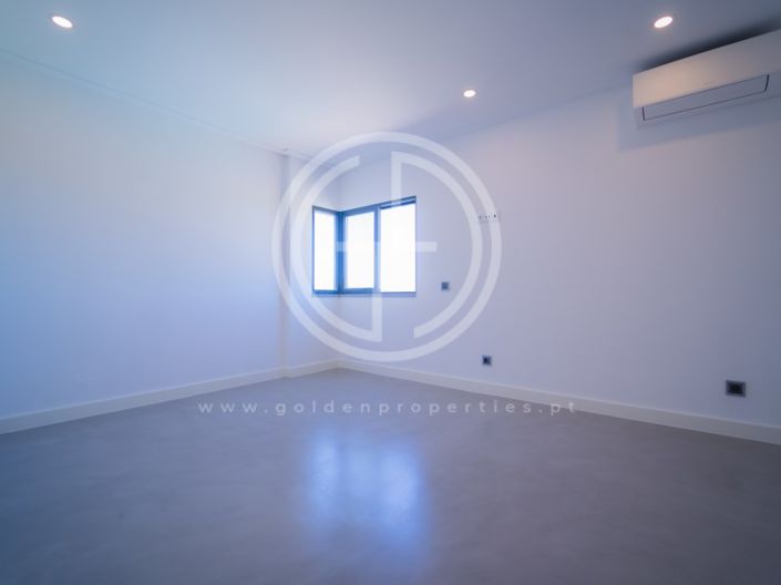 Image No.35-5 Bed House for sale