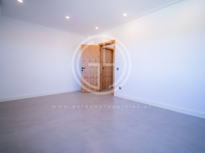 Image No.36-5 Bed House for sale