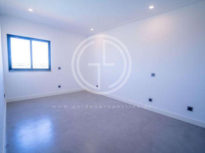 Image No.37-5 Bed House for sale