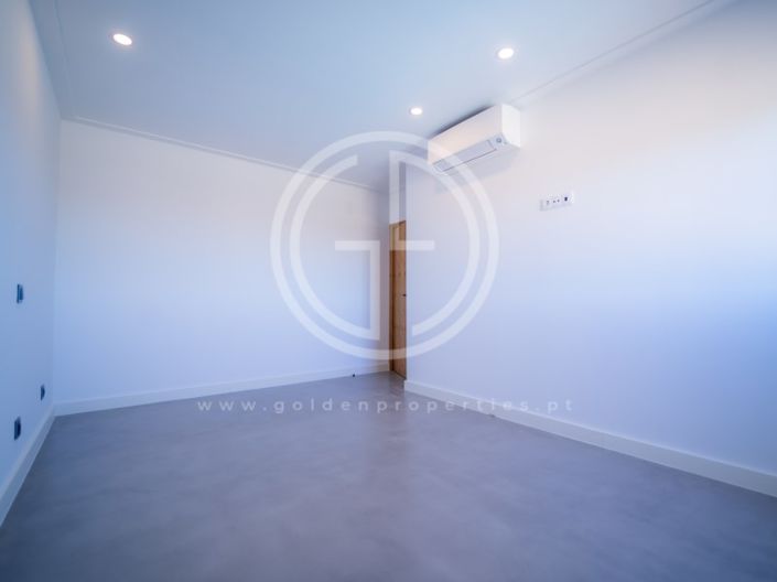 Image No.38-5 Bed House for sale