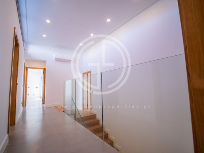 Image No.39-5 Bed House for sale