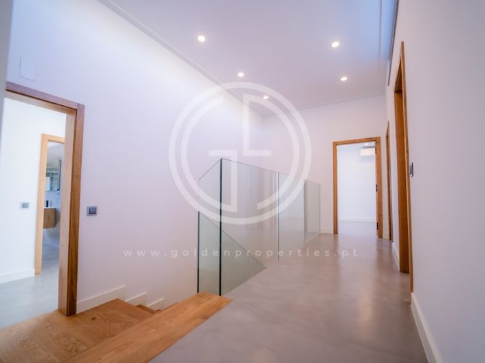 Image No.41-5 Bed House for sale