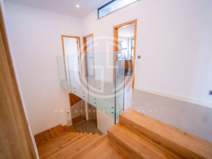 Image No.43-5 Bed House for sale