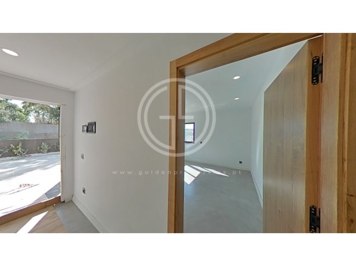 Image No.56-5 Bed House for sale