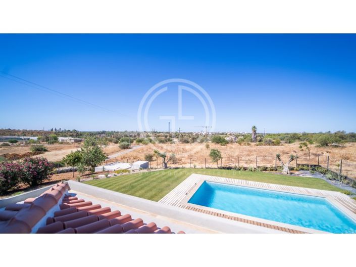 Image No.6-5 Bed House for sale