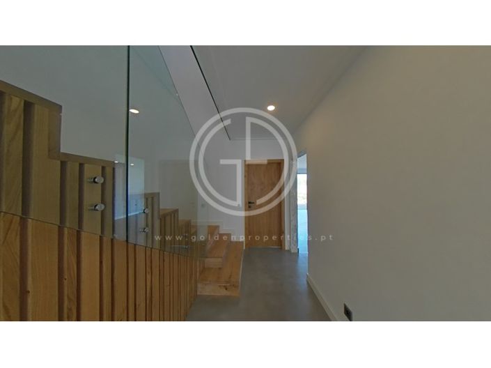 Image No.60-5 Bed House for sale