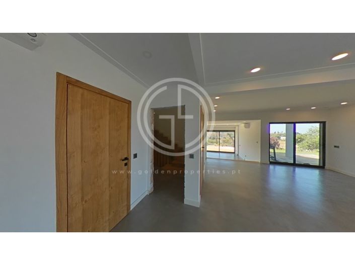 Image No.67-5 Bed House for sale