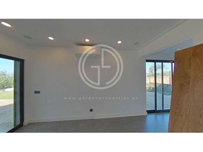 Image No.68-5 Bed House for sale