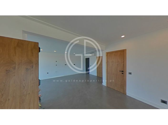 Image No.69-5 Bed House for sale