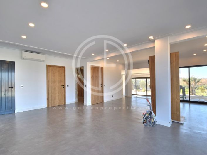 Image No.7-5 Bed House for sale