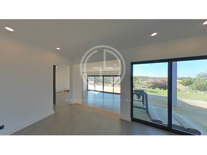 Image No.70-5 Bed House for sale