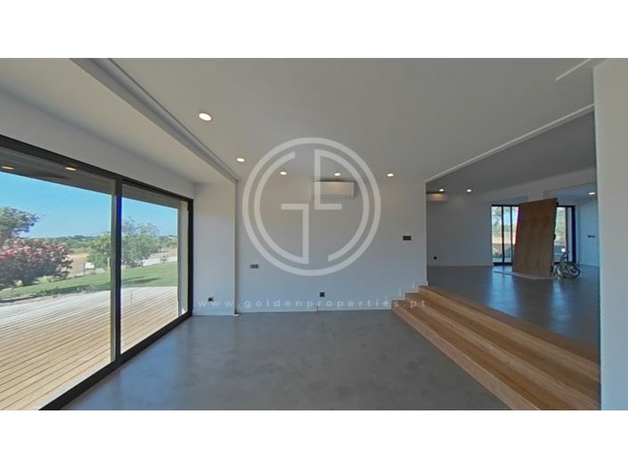 Image No.71-5 Bed House for sale