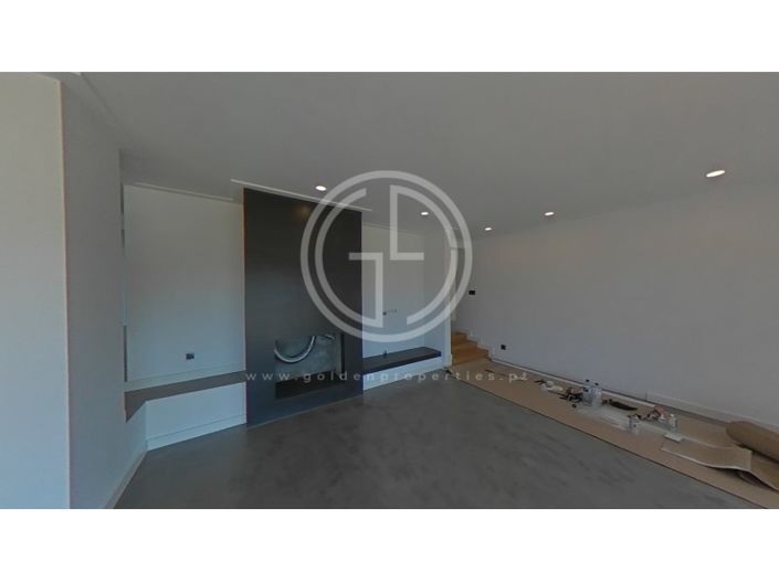 Image No.72-5 Bed House for sale