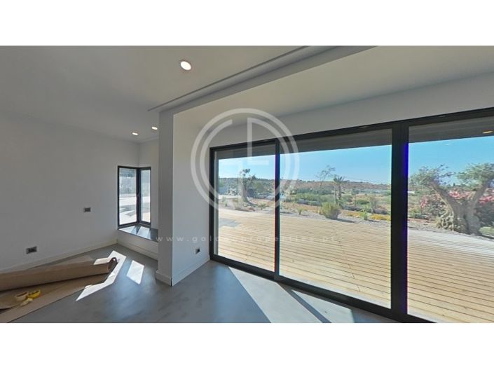 Image No.73-5 Bed House for sale