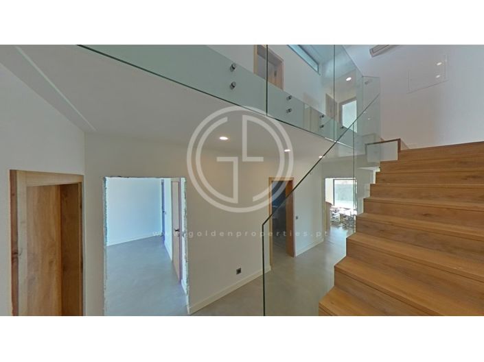 Image No.74-5 Bed House for sale