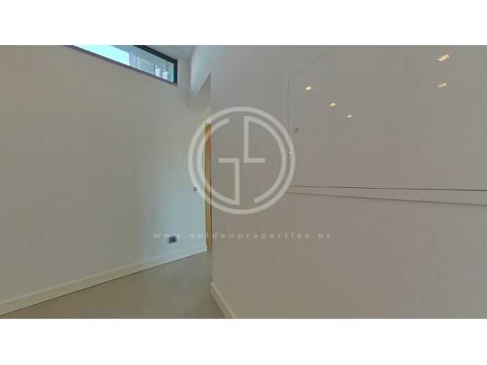 Image No.76-5 Bed House for sale