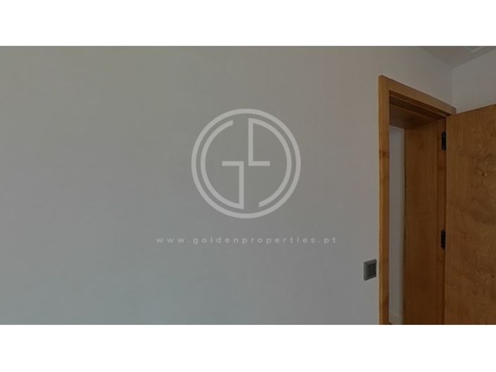 Image No.79-5 Bed House for sale