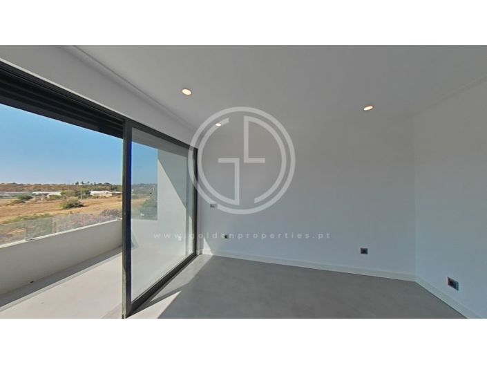 Image No.81-5 Bed House for sale