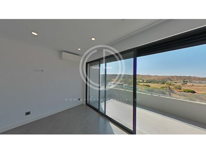 Image No.83-5 Bed House for sale