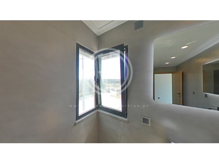 Image No.89-5 Bed House for sale