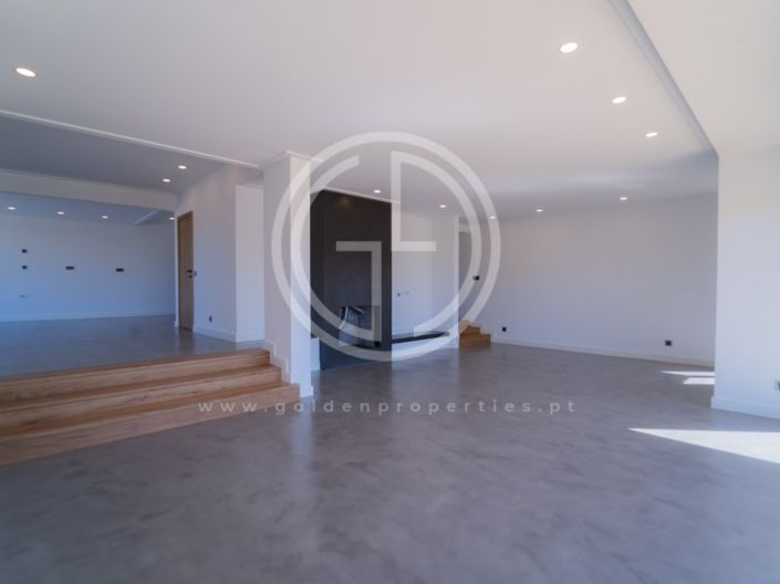 Image No.9-5 Bed House for sale