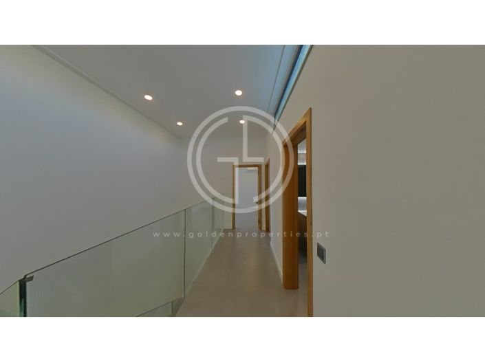 Image No.90-5 Bed House for sale