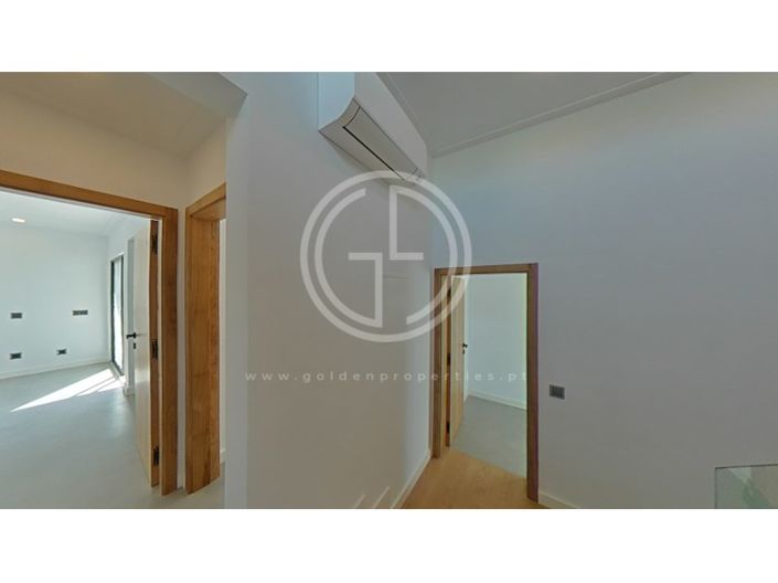 Image No.92-5 Bed House for sale