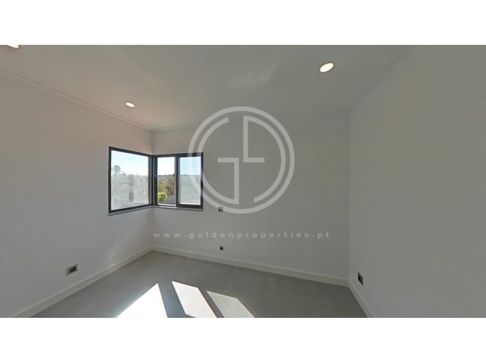 Image No.95-5 Bed House for sale