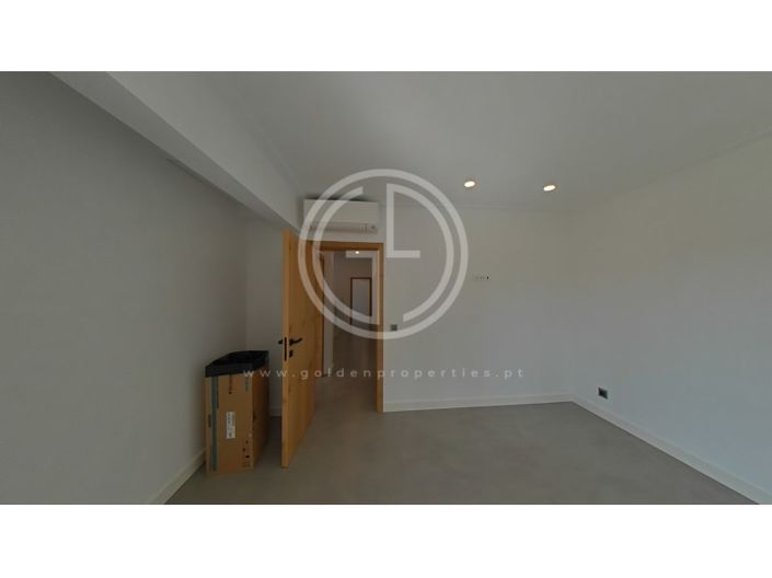 Image No.96-5 Bed House for sale