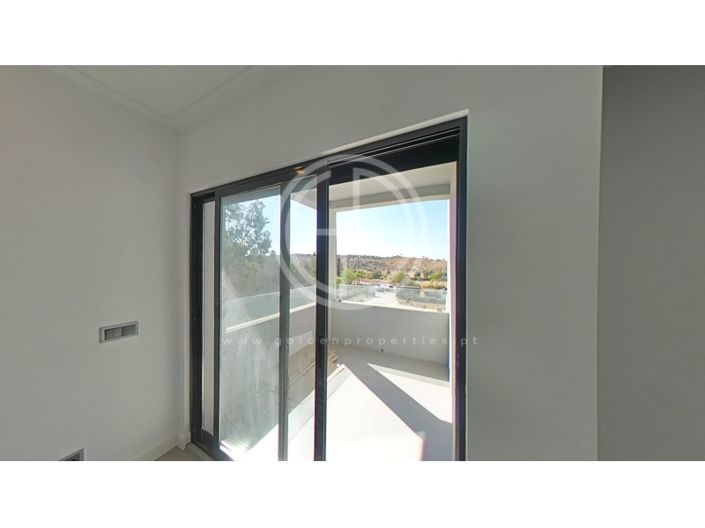 Image No.98-5 Bed House for sale