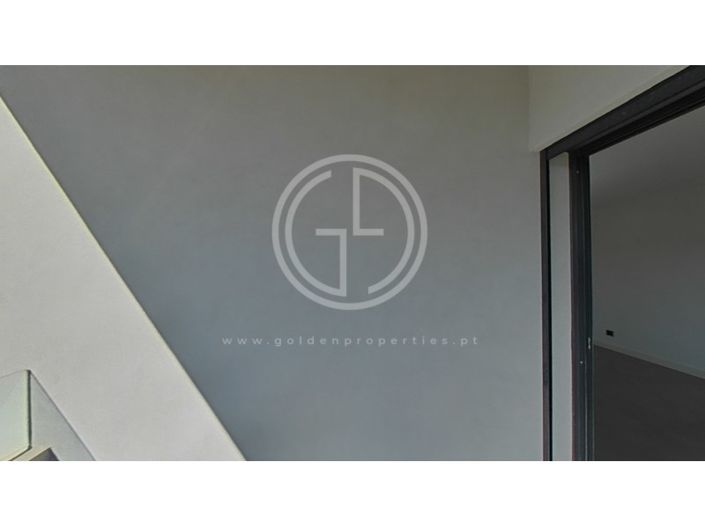 Image No.99-5 Bed House for sale