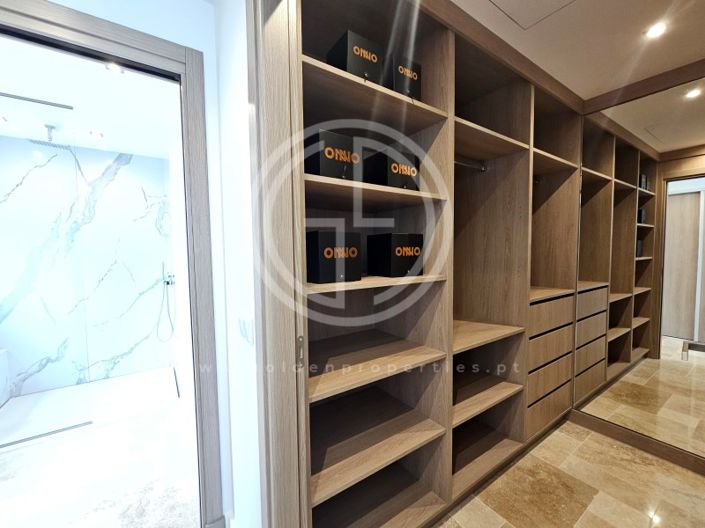 Image No.18-4 Bed House for sale