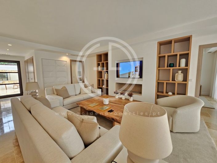 Image No.2-4 Bed House for sale