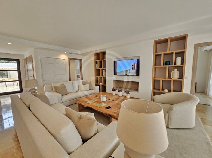 Image No.2-4 Bed House for sale