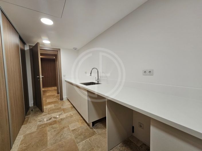 Image No.20-4 Bed House for sale