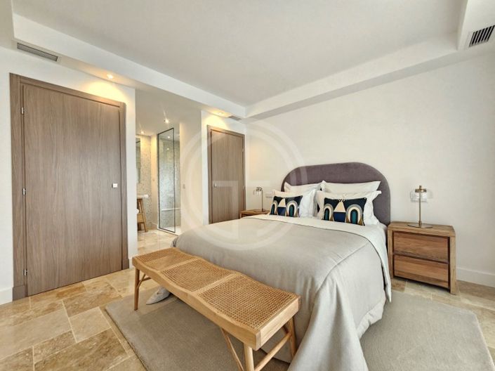 Image No.8-4 Bed House for sale